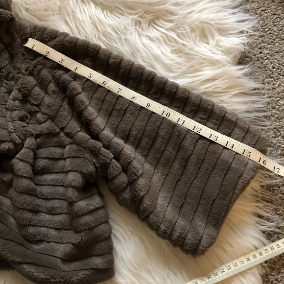 NWT Forever 21 Faux Fur Crop Jacket - Picture 7 of 7